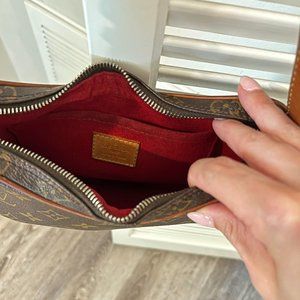 Pre-Owned Louis Vuitton Croissant Handbag Monogram Canvas PM
